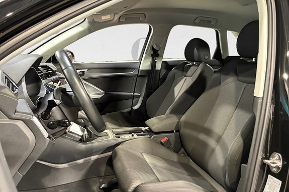 Audi Q3 3 of 5