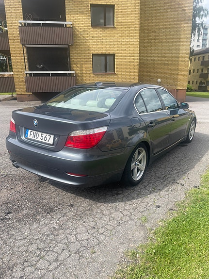 BMW 523i 5 of 5