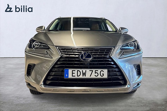 Lexus NX300h 5 of 5