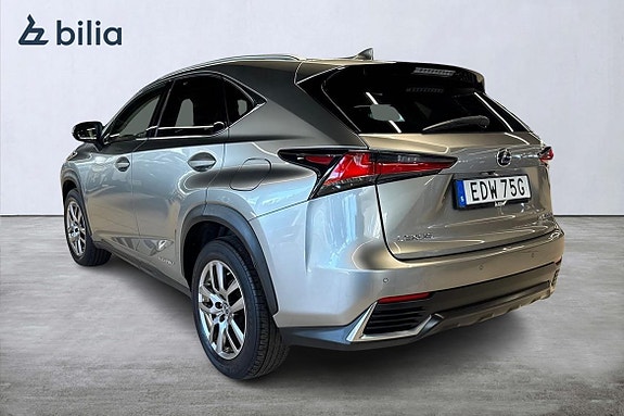 Lexus NX300h 2 of 5
