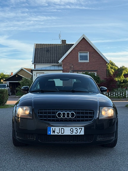 Audi TT 3 of 5