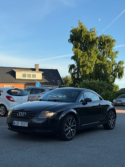 Audi TT 2 of 5