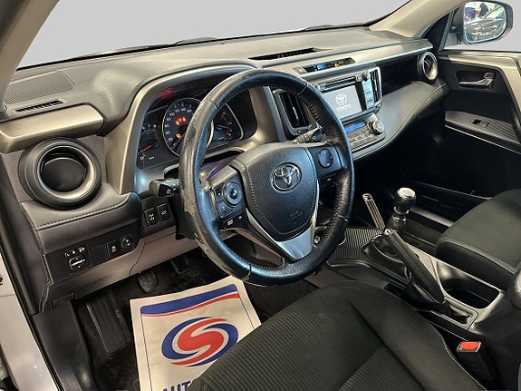 Toyota RAV4 13 of 19