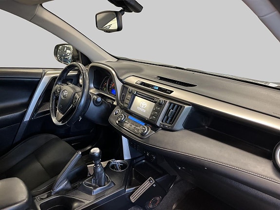 Toyota RAV4 9 of 19