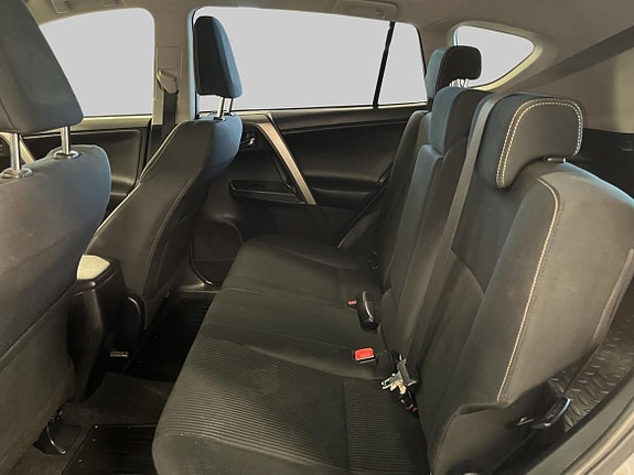Toyota RAV4 10 of 19