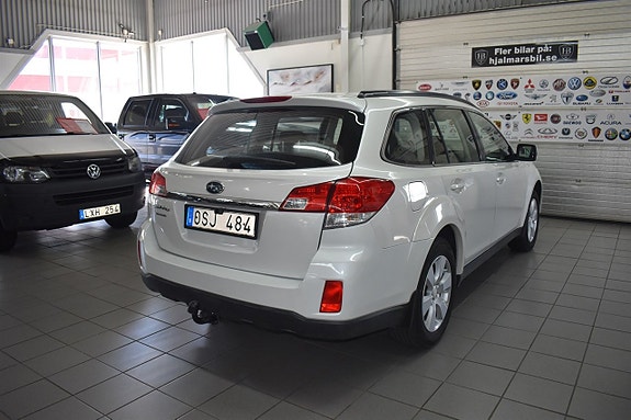 Subaru Outback 2 of 5