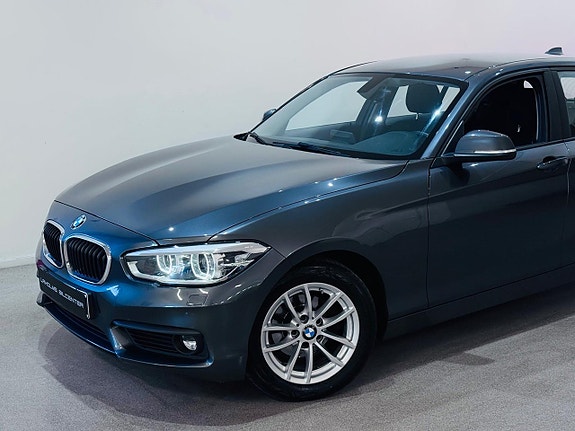 BMW 118i 2 of 5
