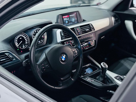 BMW 118i 4 of 5