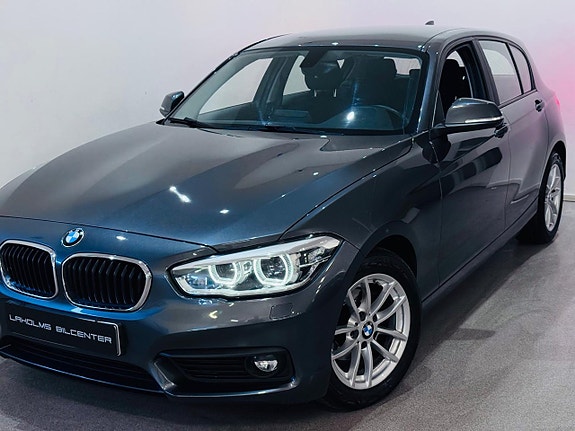 BMW 118i 3 of 5