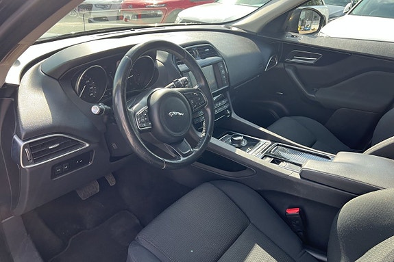 Jaguar F-PACE 16 of 24