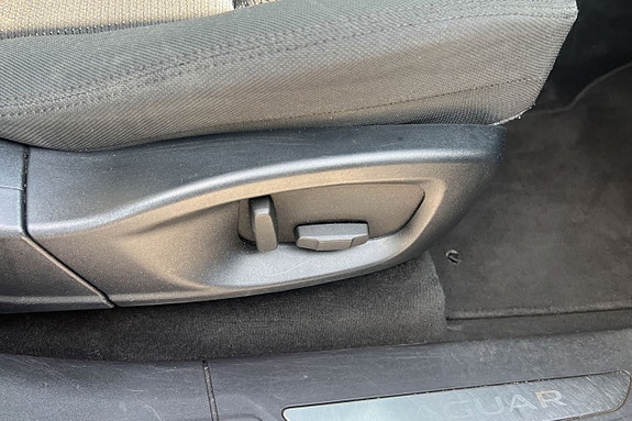 Jaguar F-PACE 13 of 24