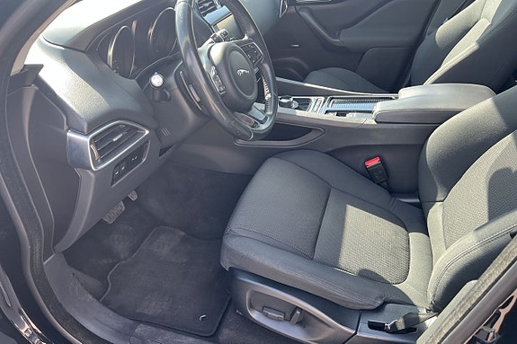 Jaguar F-PACE 15 of 24