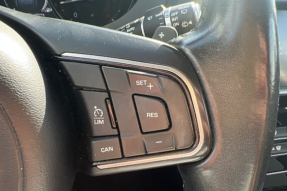 Jaguar F-PACE 20 of 24
