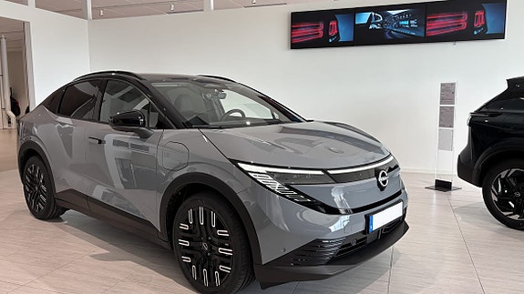 Nissan Leaf 2 of 21
