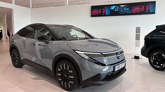 Nissan Leaf 2 of 5