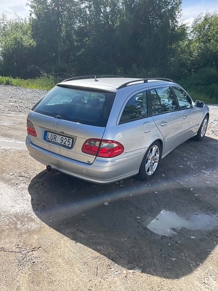 Mercedes-Benz E200 2 of 5