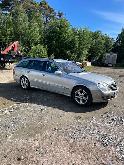 Mercedes-Benz E200 5 of 5