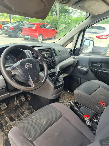 Nissan NV200 5 of 5