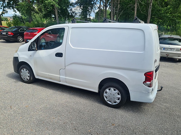 Nissan NV200 3 of 5