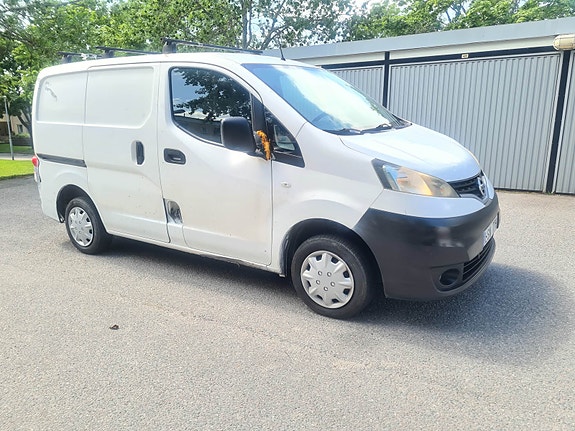 Nissan NV200 2 of 5