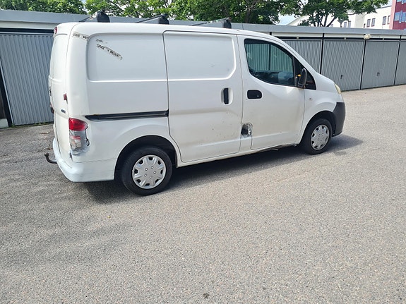 Nissan NV200 4 of 5