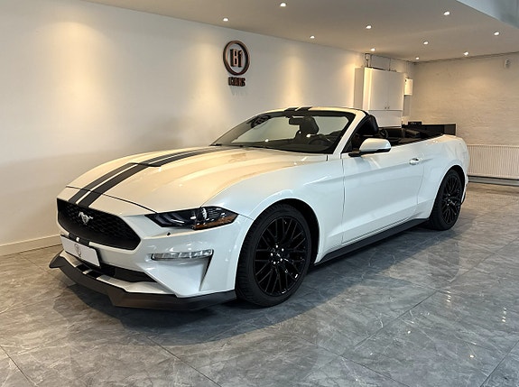 Ford Mustang 3 of 5