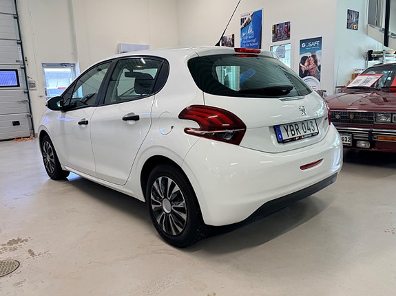 Peugeot 208 4 of 5