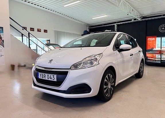 Peugeot 208 3 of 5