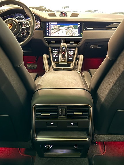 Porsche Cayenne 10 of 20