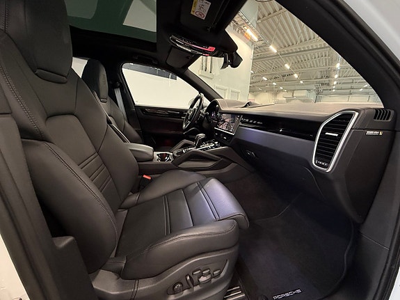 Porsche Cayenne 6 of 20