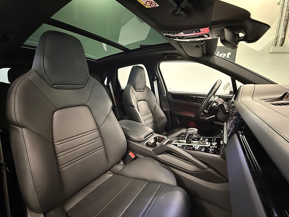 Porsche Cayenne 8 of 20