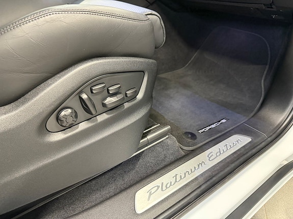 Porsche Cayenne 7 of 20