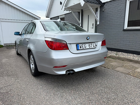 BMW 520i 3 of 5
