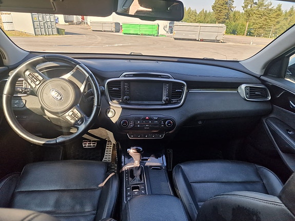 Kia Sorento 2 of 5