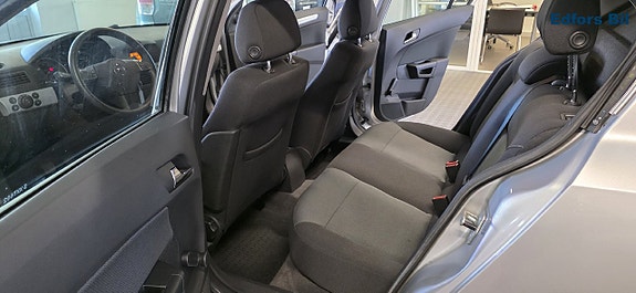 Opel Astra 10 of 12