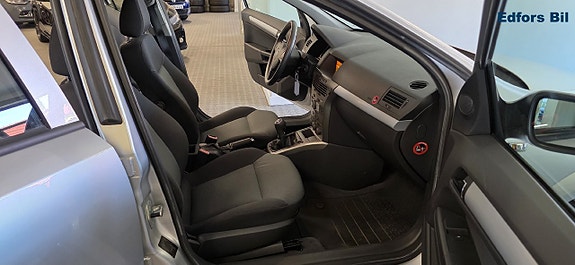 Opel Astra 8 of 12