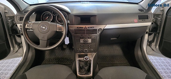Opel Astra 11 of 12