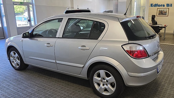 Opel Astra 2 of 12