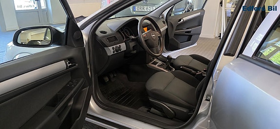 Opel Astra 12 of 12