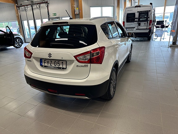 Suzuki S-Cross 5 of 13