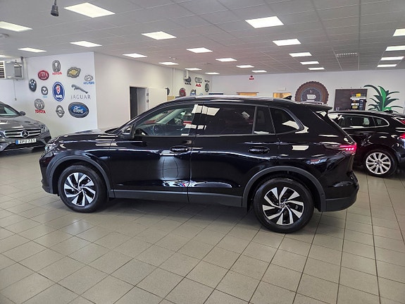 Volkswagen Tiguan 3 of 5