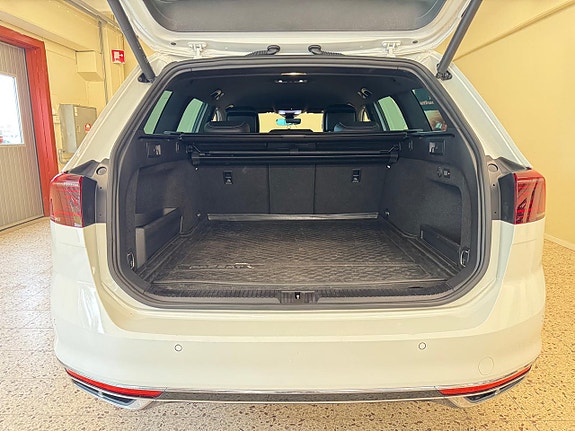 Volkswagen Passat 6 of 16