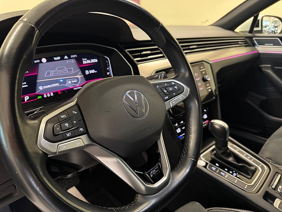 Volkswagen Passat 12 of 16