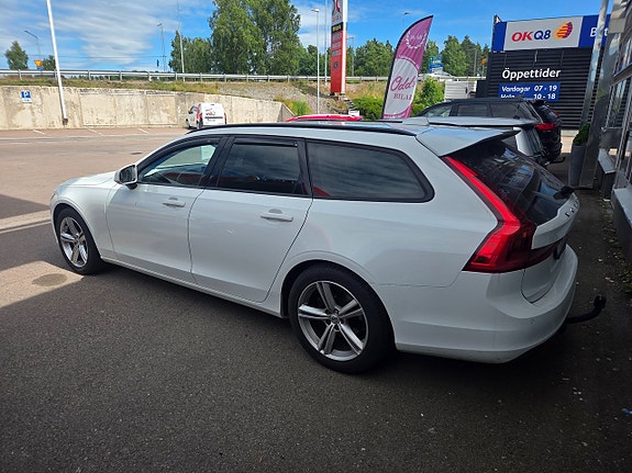 Volvo V90 2 of 3