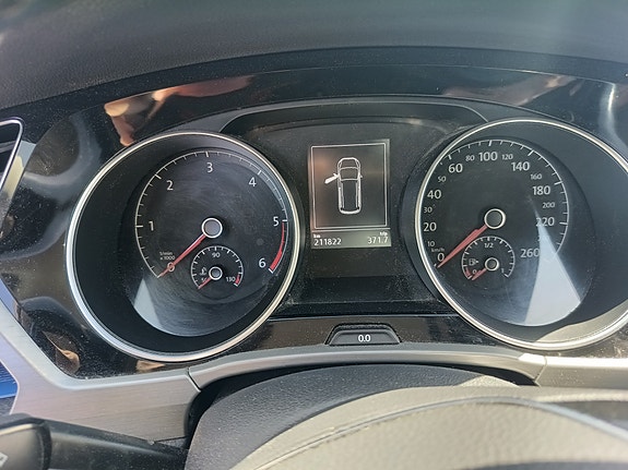 Volkswagen Touran 4 of 5