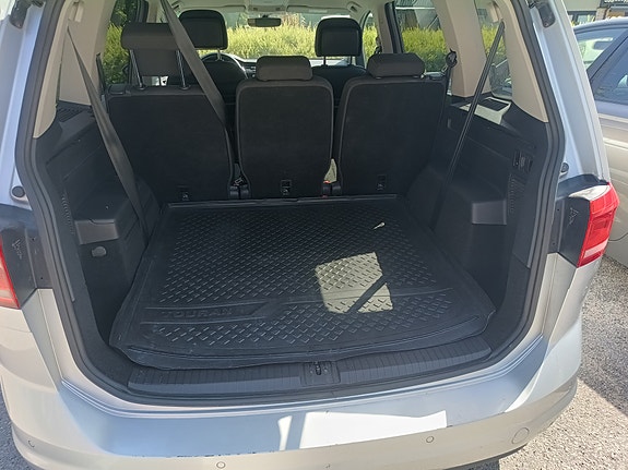 Volkswagen Touran 6 of 8