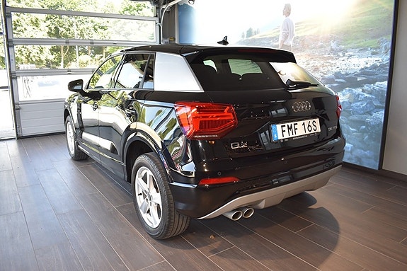 Audi Q2 2 of 5