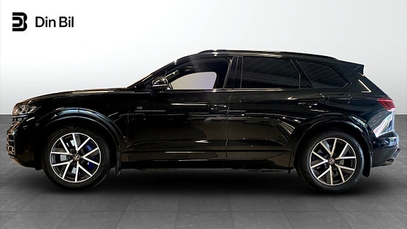 Volkswagen Touareg 2 of 5