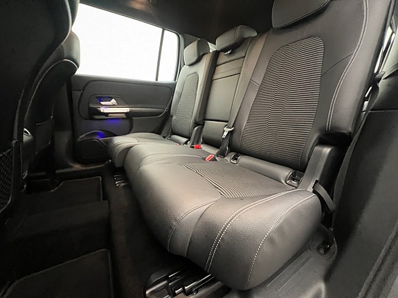 Mercedes-Benz GLB200 d 15 of 30