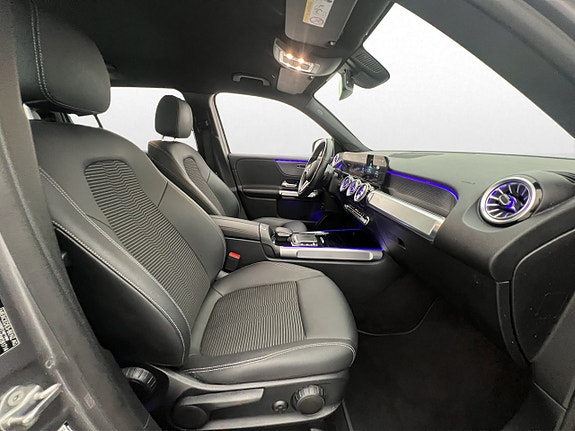 Mercedes-Benz GLB200 d 10 of 30